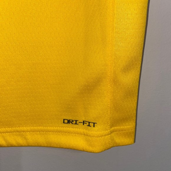 Nike NBA Atlanta Hawks Trae Young #11 Basketball Youth Jersey Size NEW - Picture 7 of 16